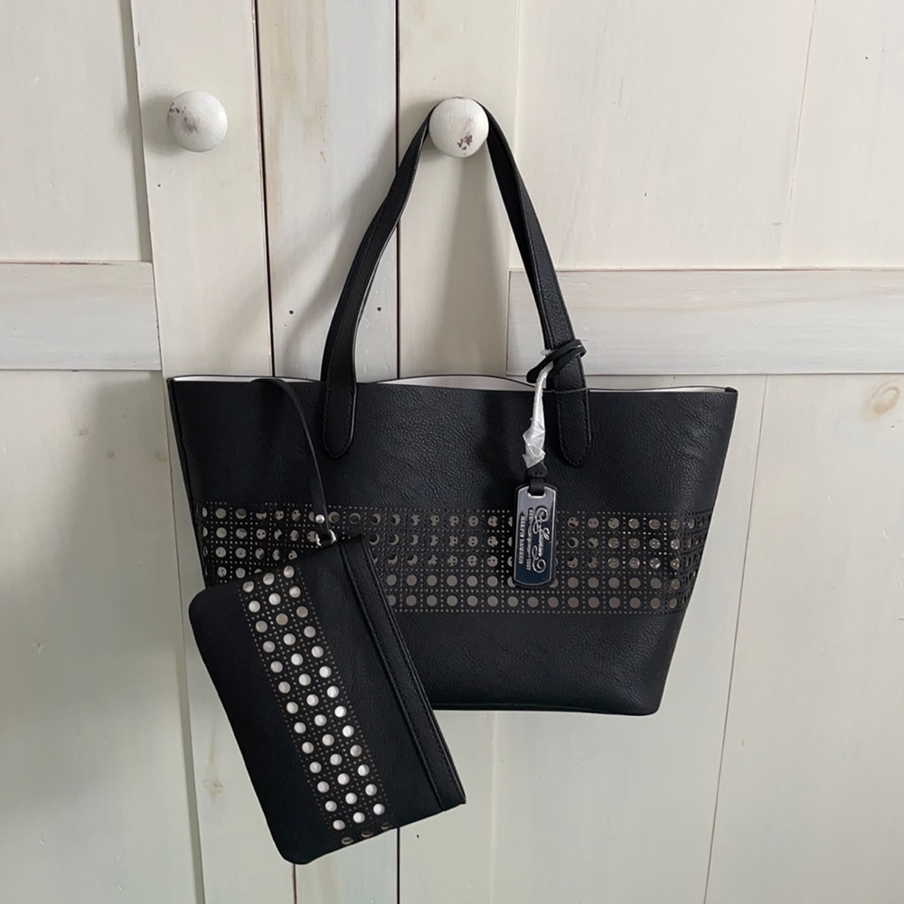 Soft leather open top handbag with pouch. NWOT